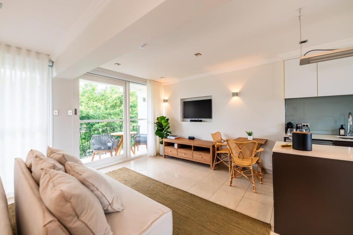 Apartment Riverside With Parking *