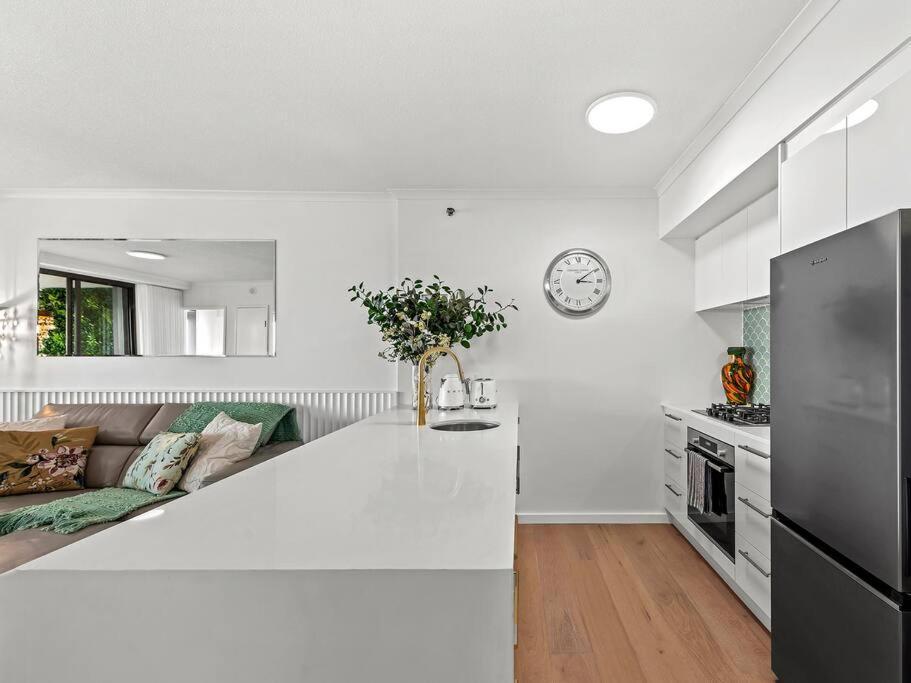 Stunning! 2bed, 1bath, 1car, Views - Cbd