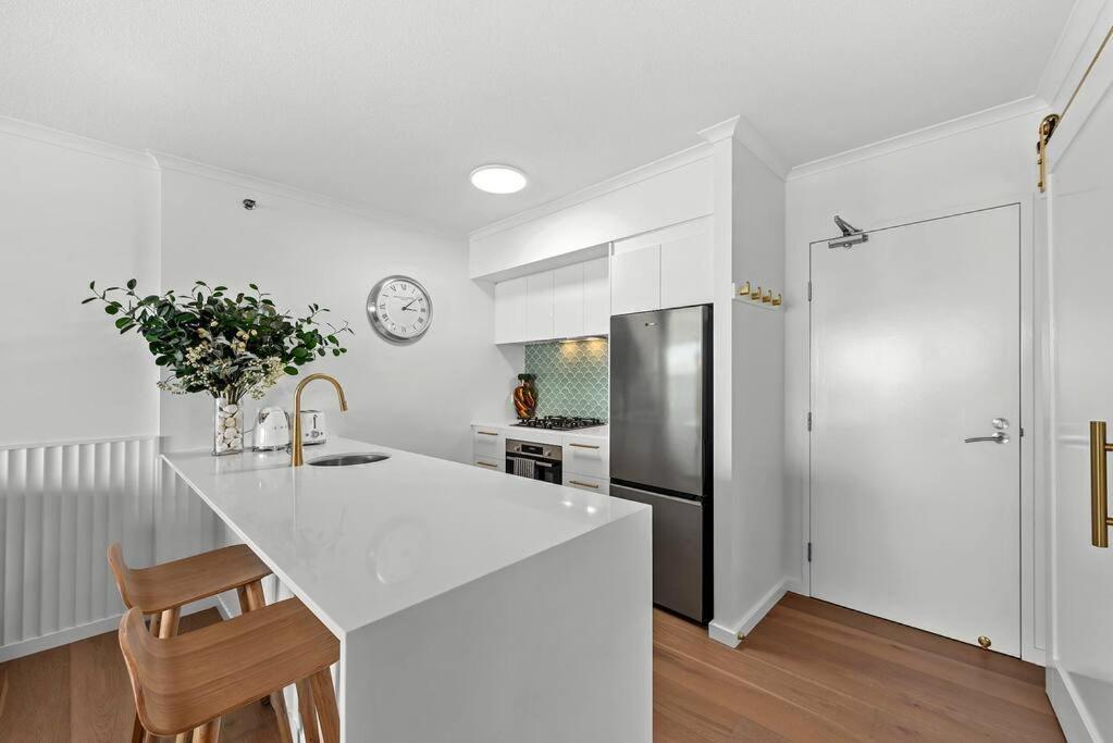 Apartment Stunning! 2bed, 1bath, 1car, Views - Cbd