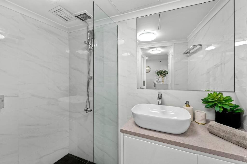 Apartment Stunning! 2bed, 1bath, 1car, Views - Cbd *