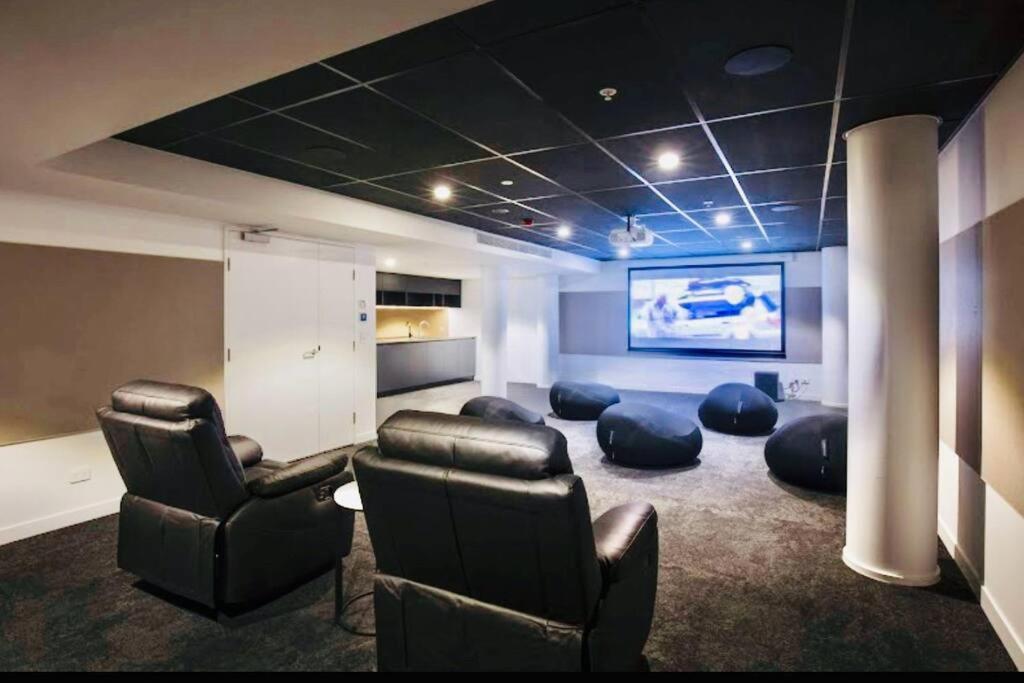 Apartment Luxury And Convenient Unit In South *