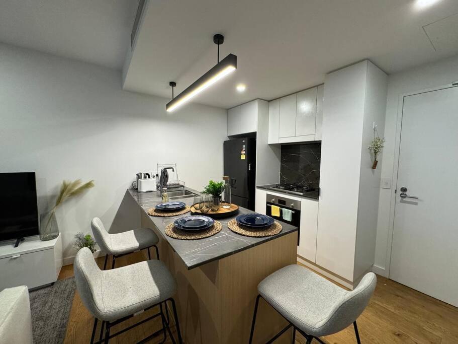 Apartment Luxury And Convenient Unit In South