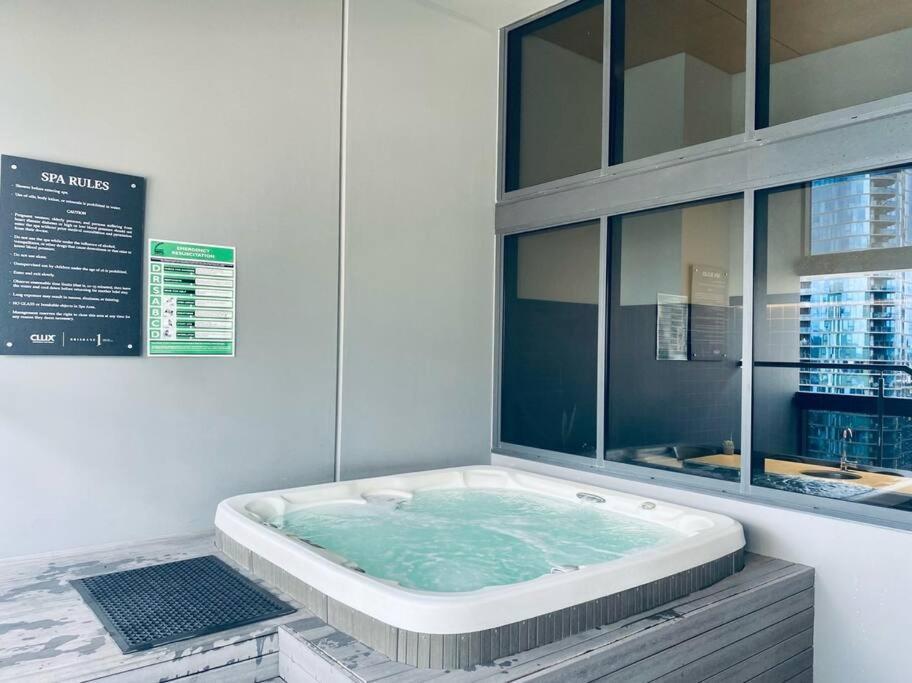 Apartment Luxury And Convenient Unit In South