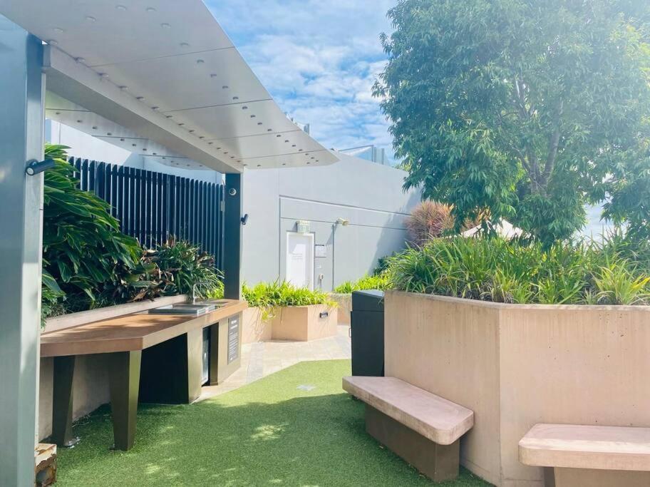 Luxury And Convenient Unit In South