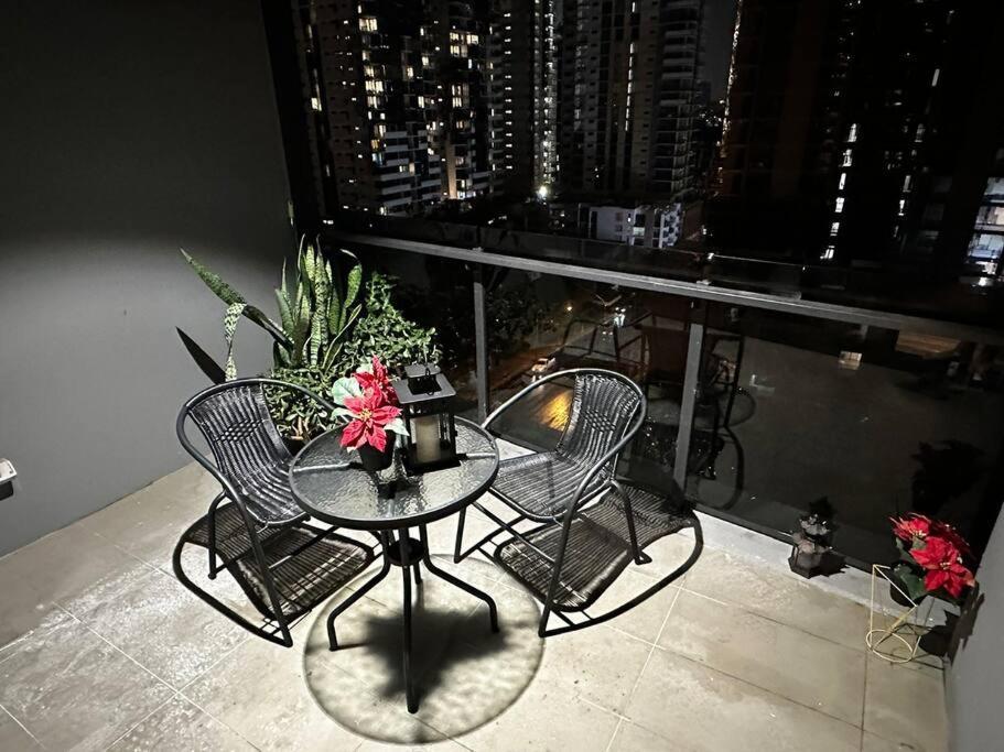 Luxury And Convenient Unit In South