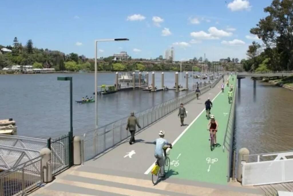 Heights ~ 2bed/2bath/car/pool/views ~ Cbd