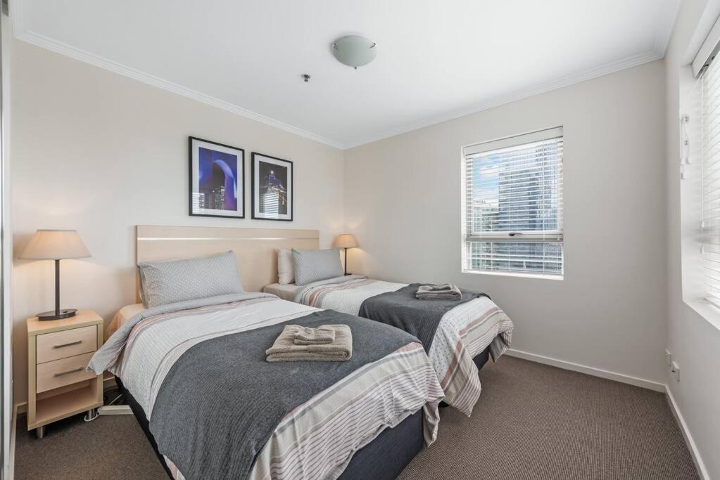 Apartment Heights ~ 2bed/2bath/car/pool/views ~ Cbd