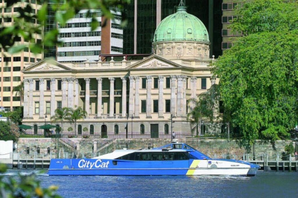 Heights ~ 2bed/2bath/car/pool/views ~ Cbd Brisbane