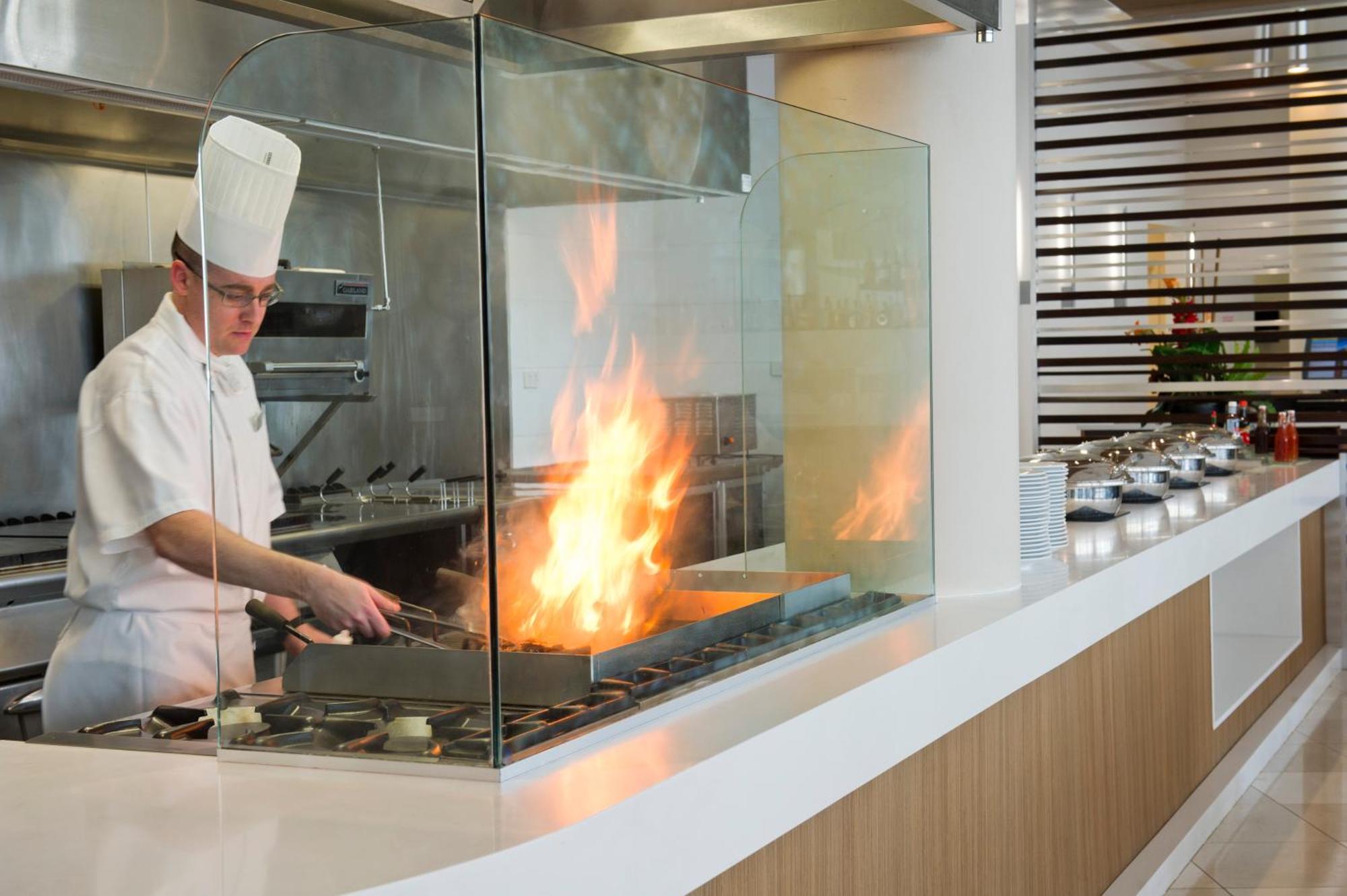 Novotel Airport 4*