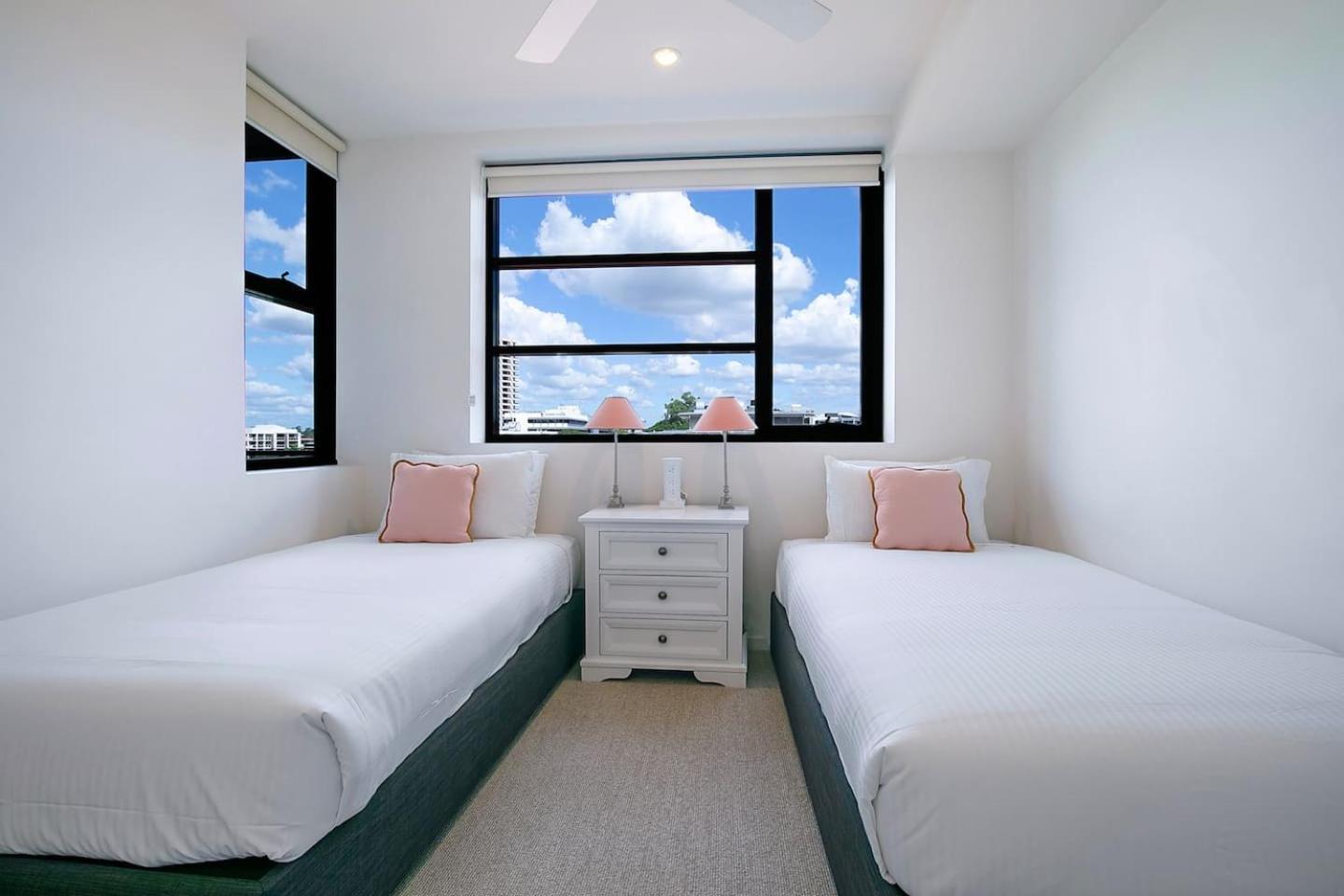 Regatta Hideaway - A Breezy Balcony Apartment Brisbane