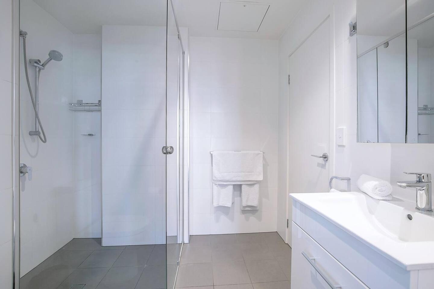 Apartment Regatta Hideaway - A Breezy Balcony Brisbane