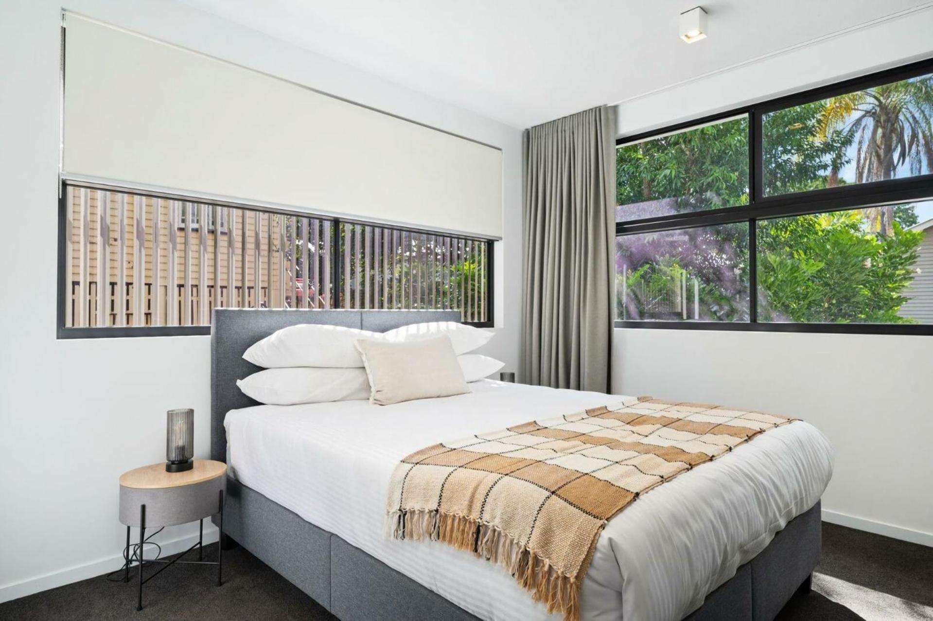 Queen Windsor Iqld * Brisbane