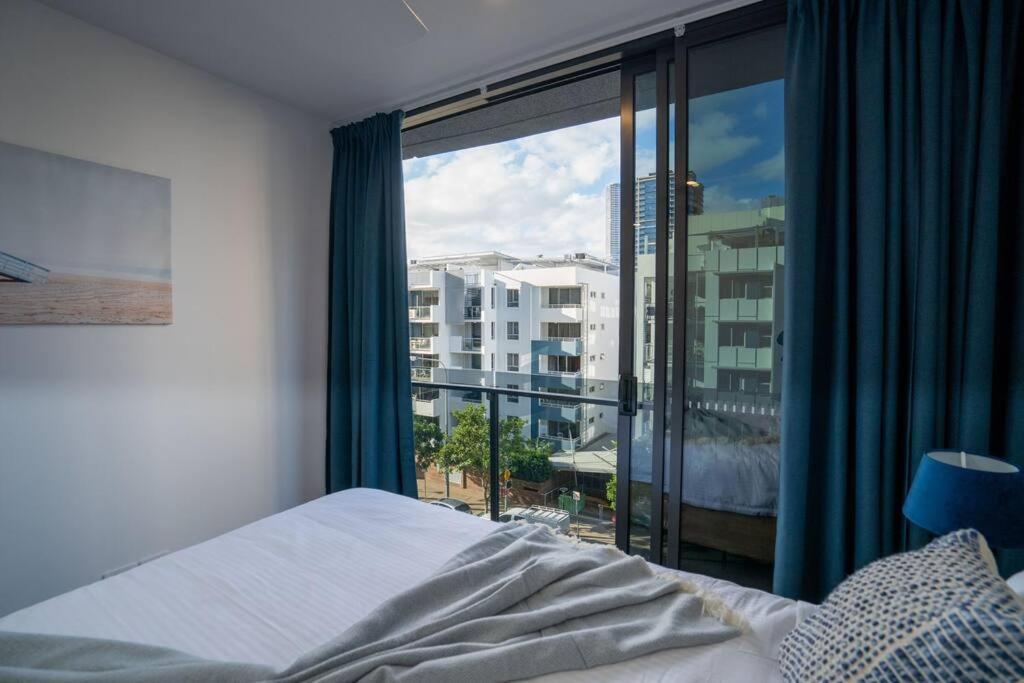Apartment Stylish W Pool, Gym And Brisbane