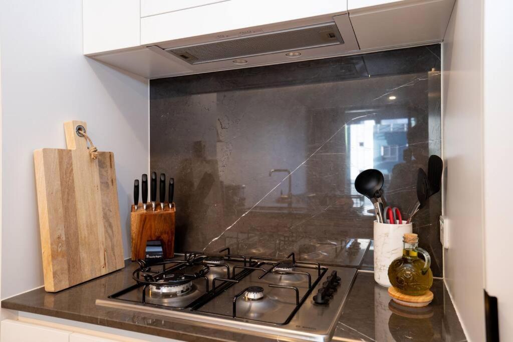 Apartment Stylish W Pool, Gym And *