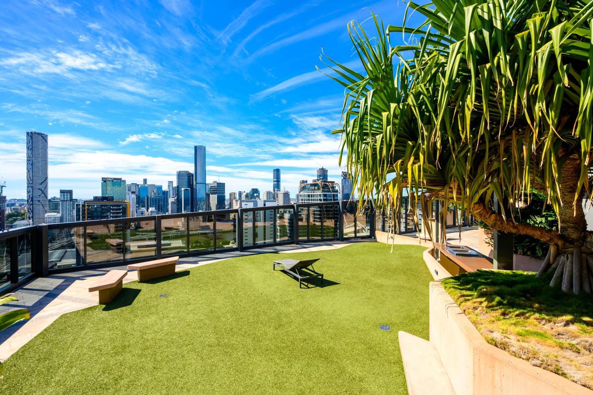 Stunning 2 Bedroom Retreat W Gym Sauna And Pool Apartment Brisbane
