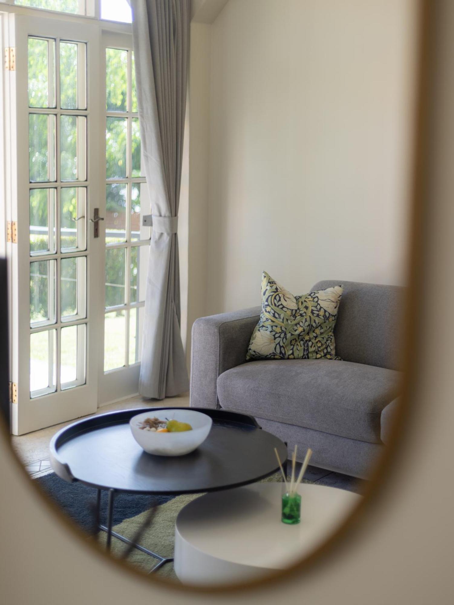 Riverside Heritage Chateau/convenient/free Carpark Apartment *