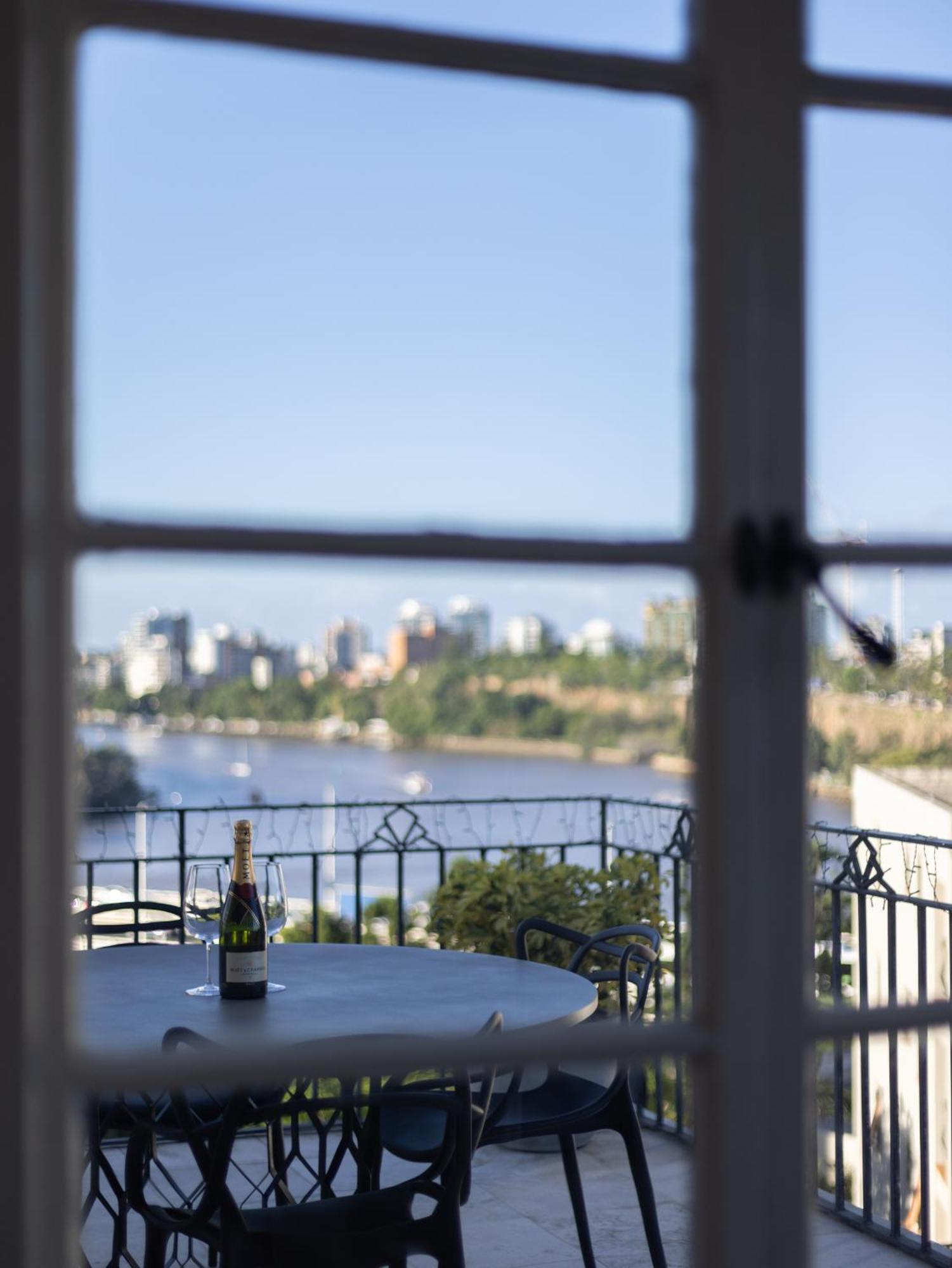 Riverside Heritage Chateau/convenient/free Carpark Apartment