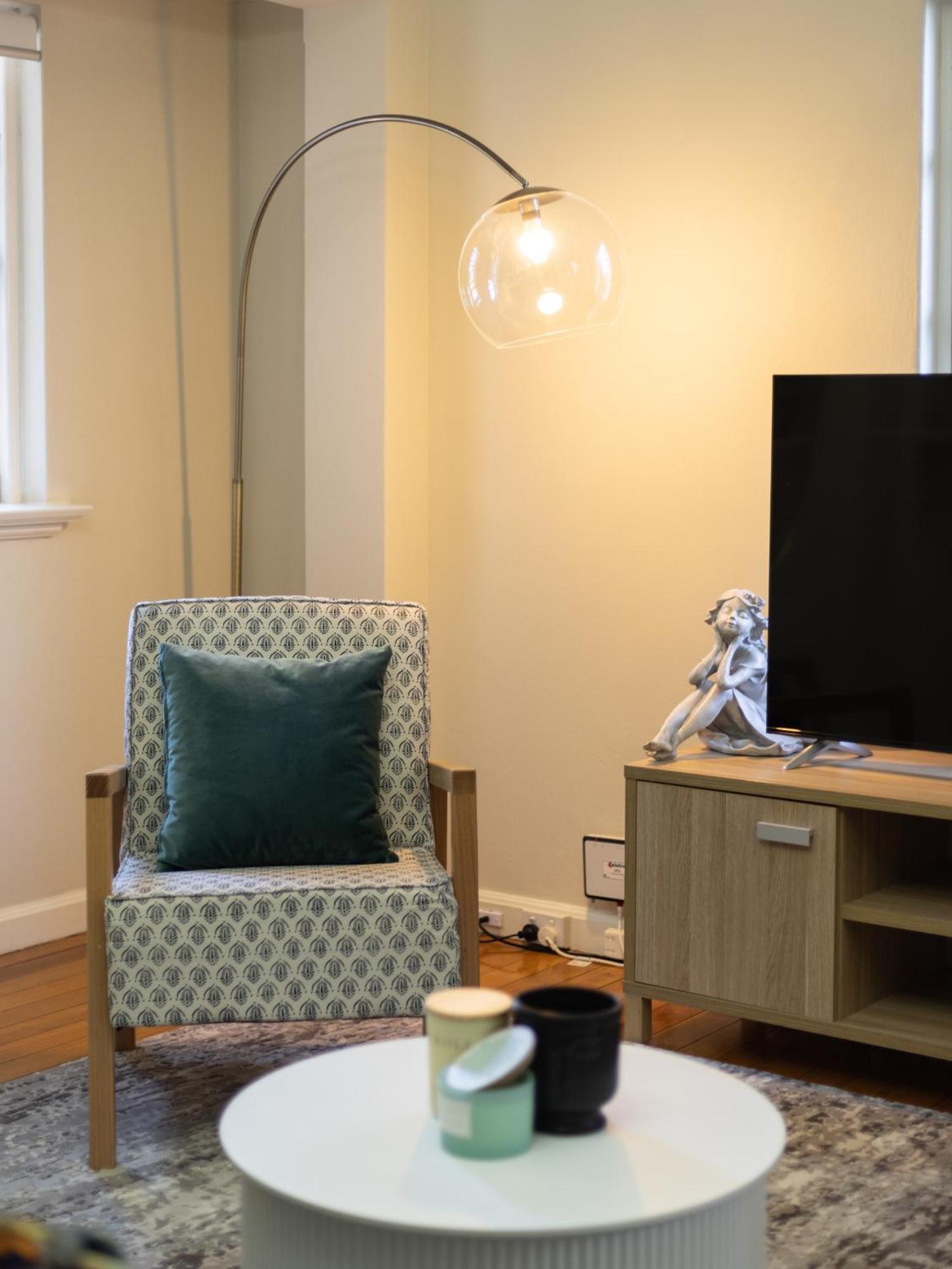 Apartment Riverside Heritage Chateau/convenient/free Carpark *