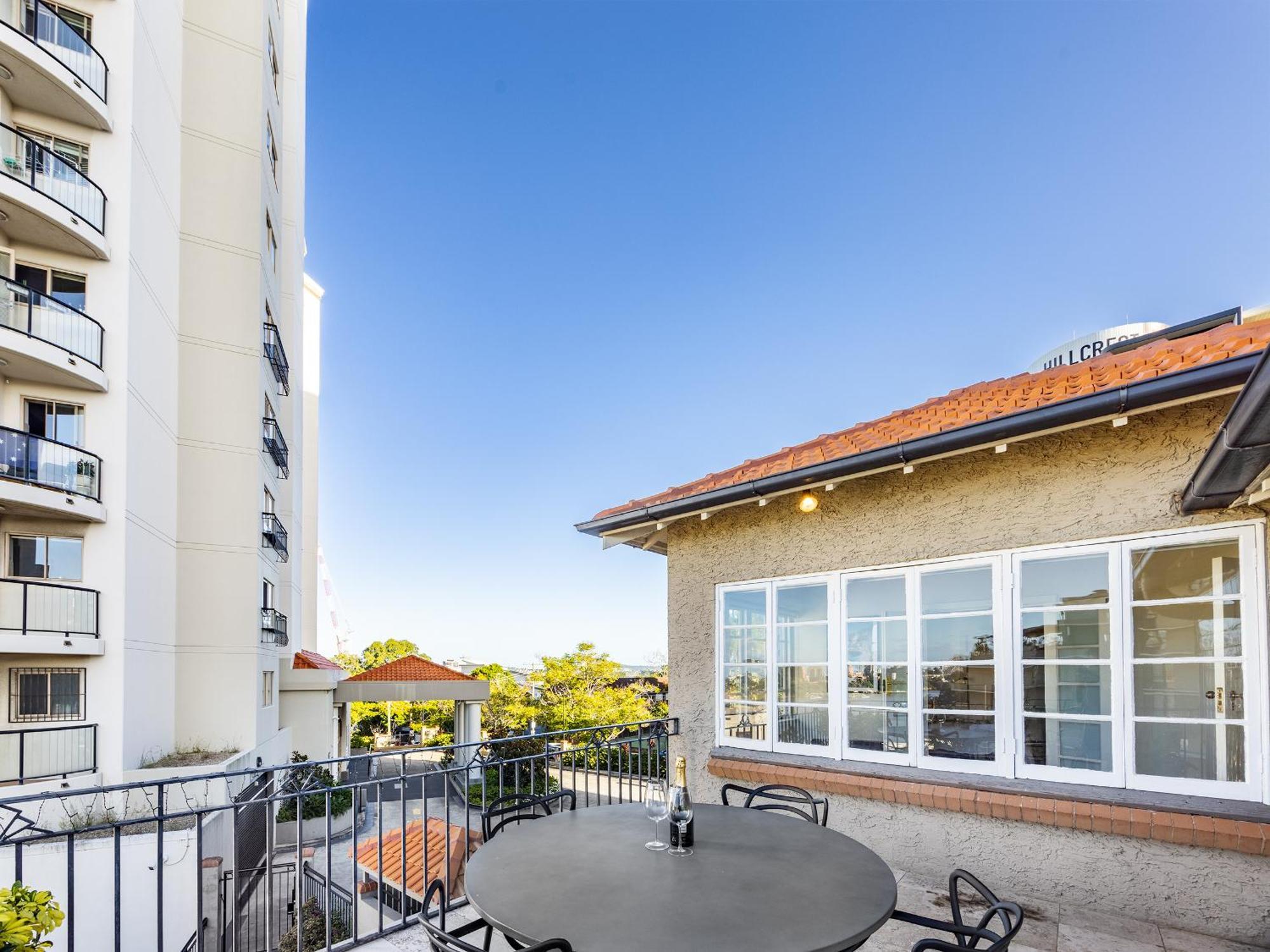 Riverside Heritage Chateau/convenient/free Carpark Brisbane