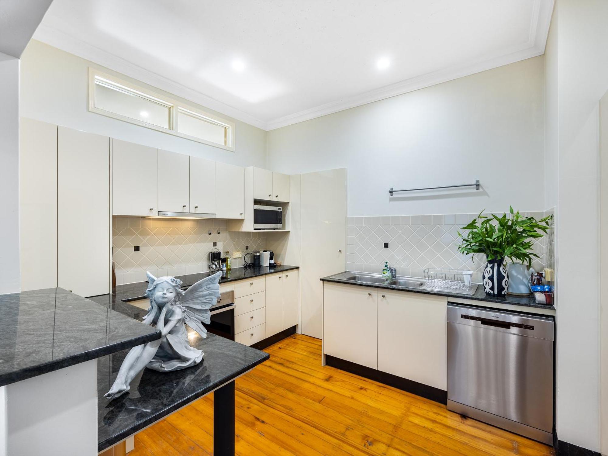 Apartment Riverside Heritage Chateau/convenient/free Carpark