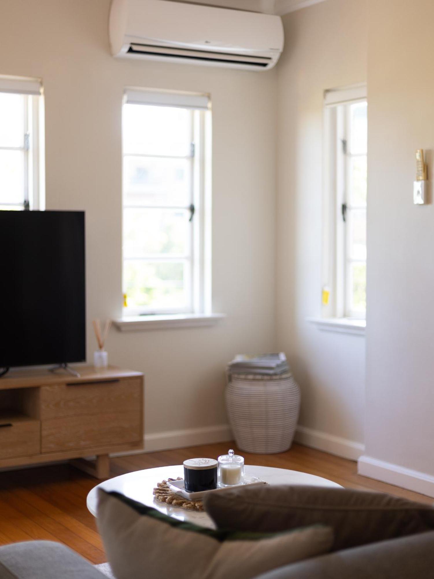 Riverside Heritage Chateau/convenient/free Carpark