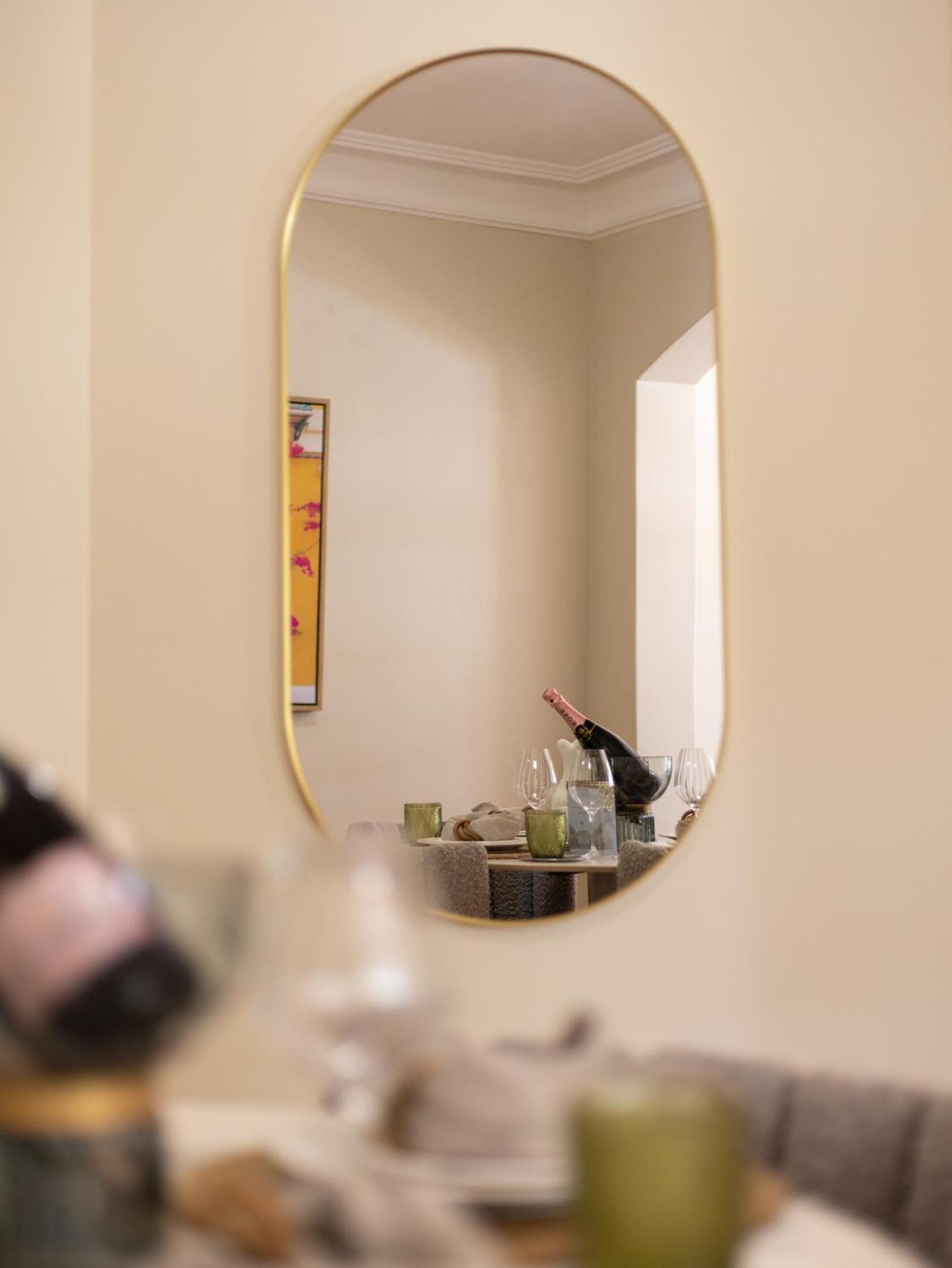 Apartment Riverside Heritage Chateau/convenient/free Carpark *