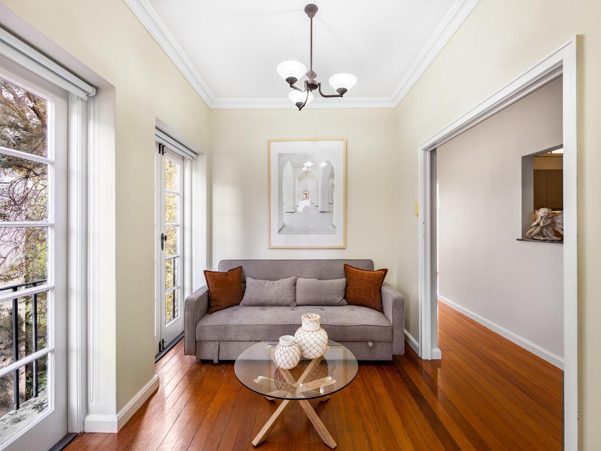 Riverside Heritage Chateau/convenient/free Carpark *