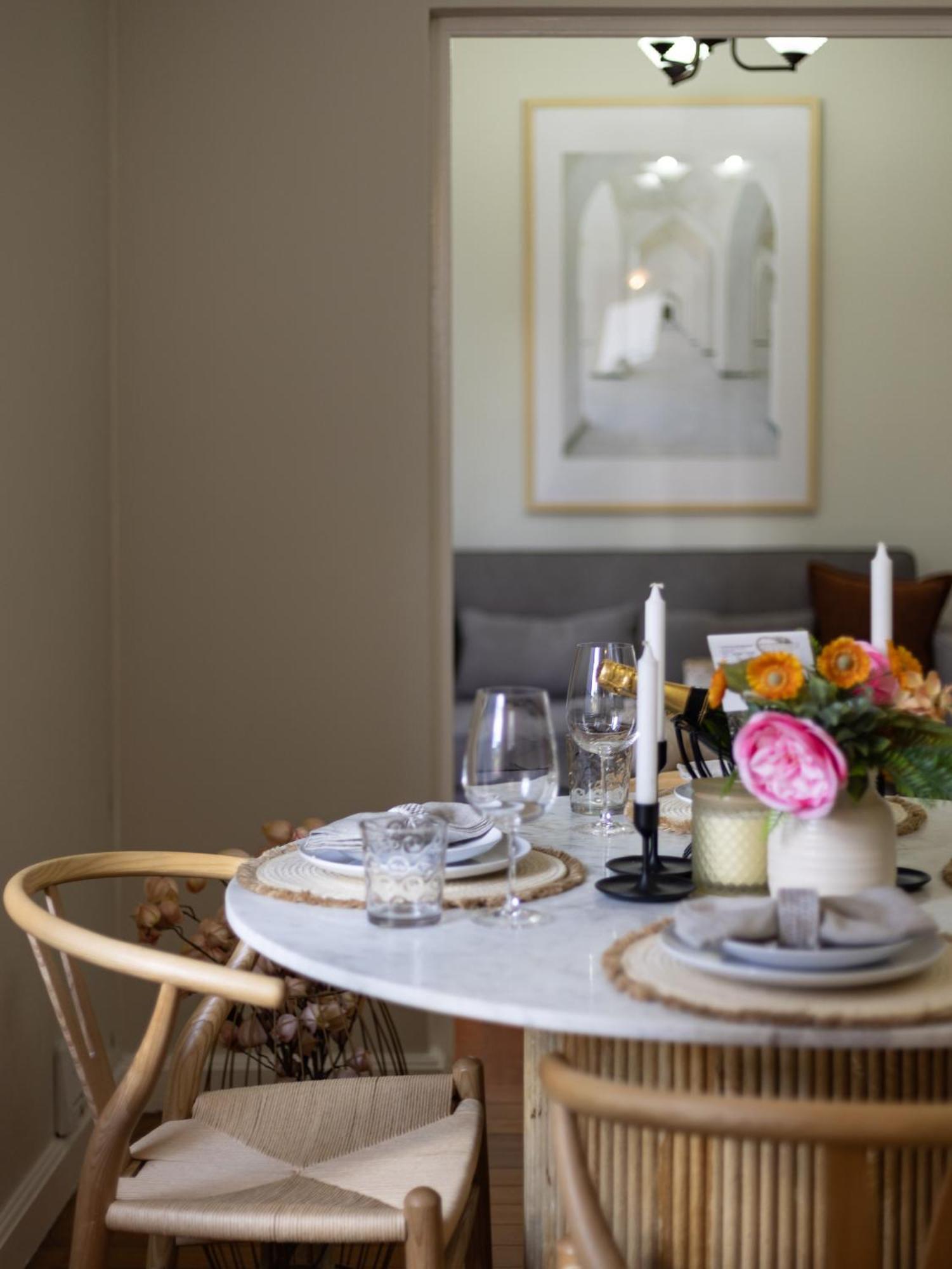 Riverside Heritage Chateau/convenient/free Carpark