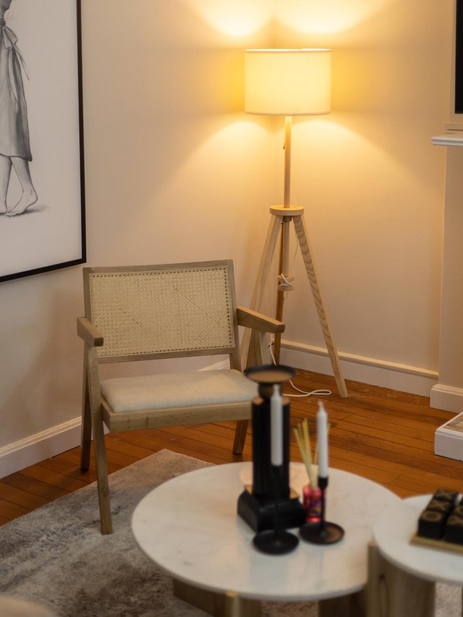 Riverside Heritage Chateau/convenient/free Carpark *