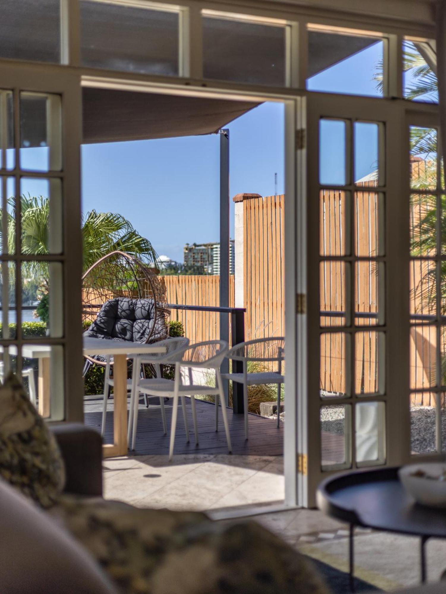 Riverside Heritage Chateau/convenient/free Carpark Brisbane