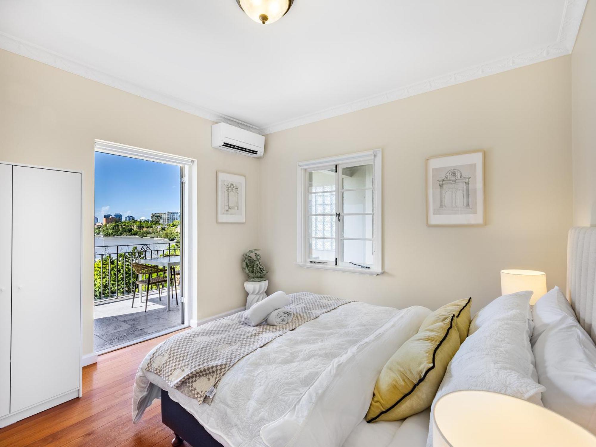 Riverside Heritage Chateau/convenient/free Carpark Apartment *