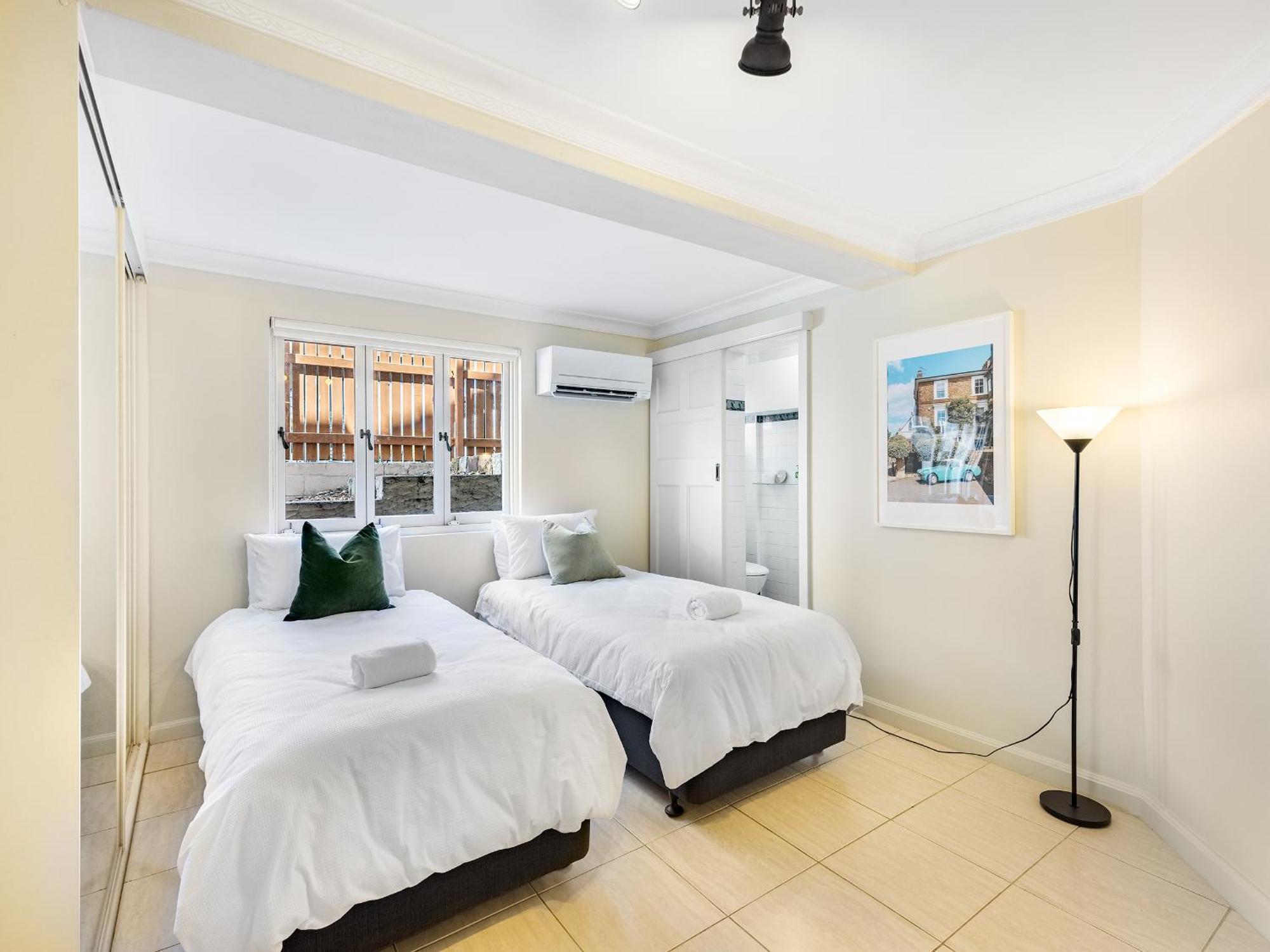 Apartment Riverside Heritage Chateau/convenient/free Carpark *