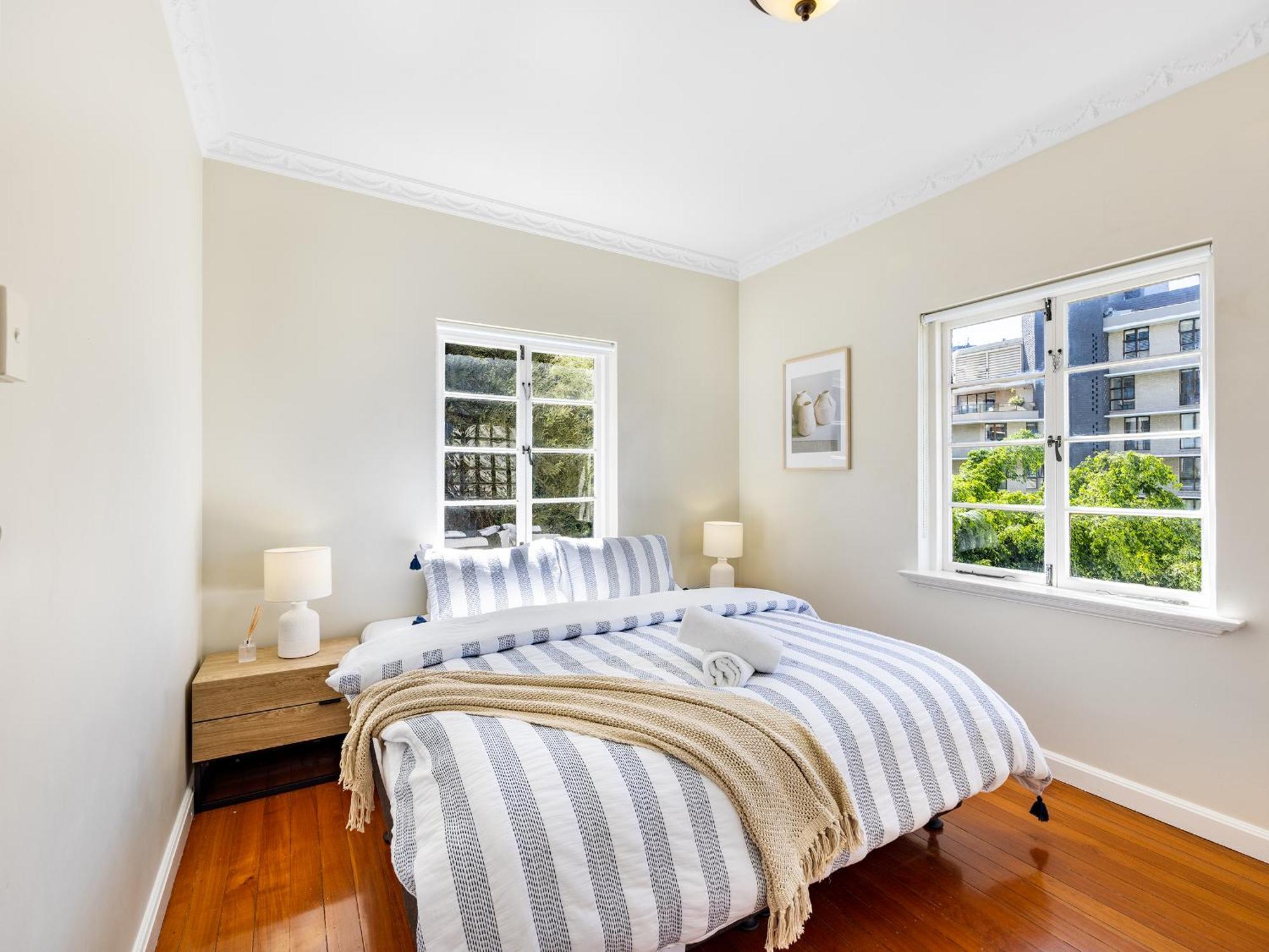 Riverside Heritage Chateau/convenient/free Carpark *