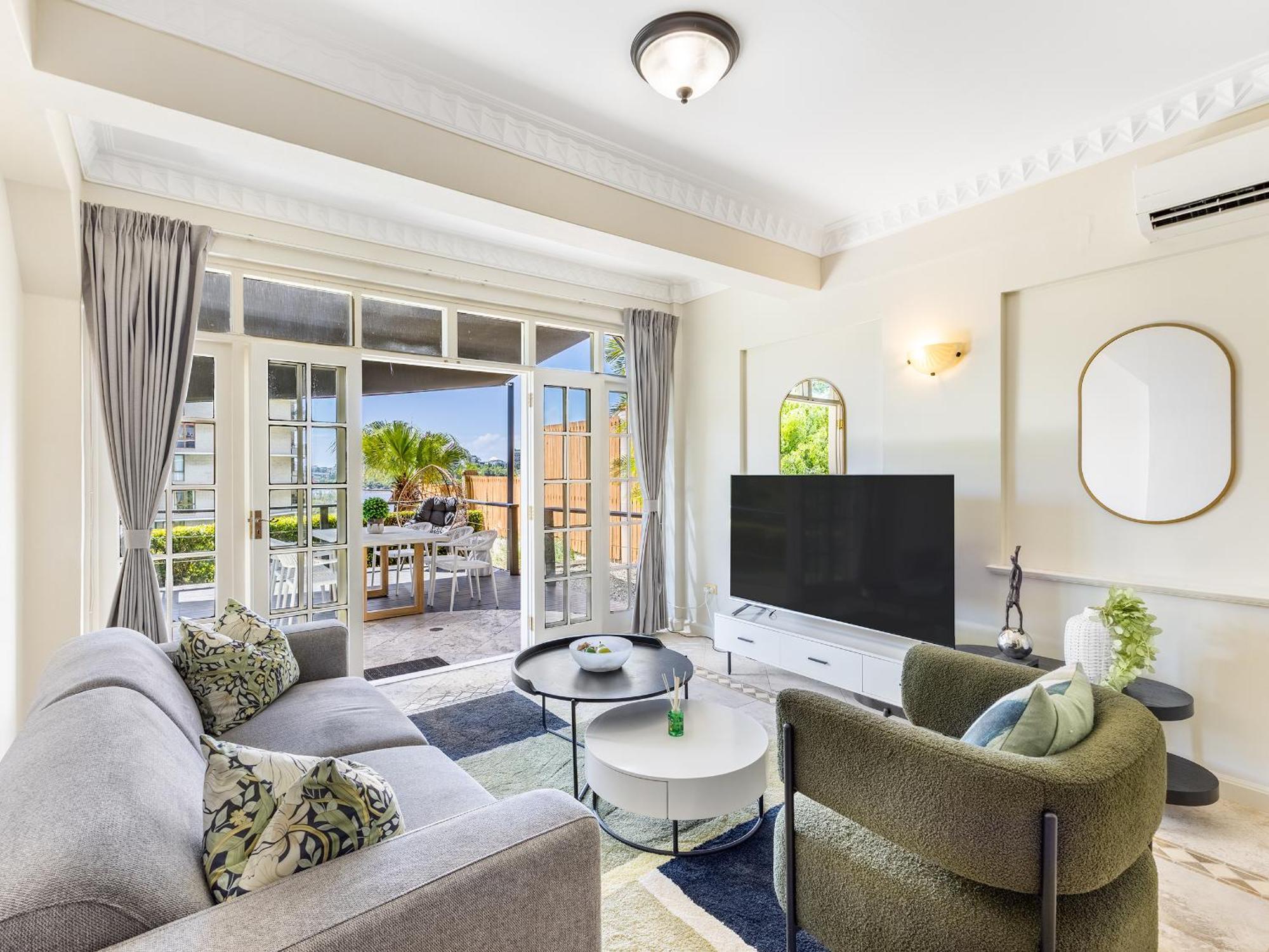 Riverside Heritage Chateau/convenient/free Carpark