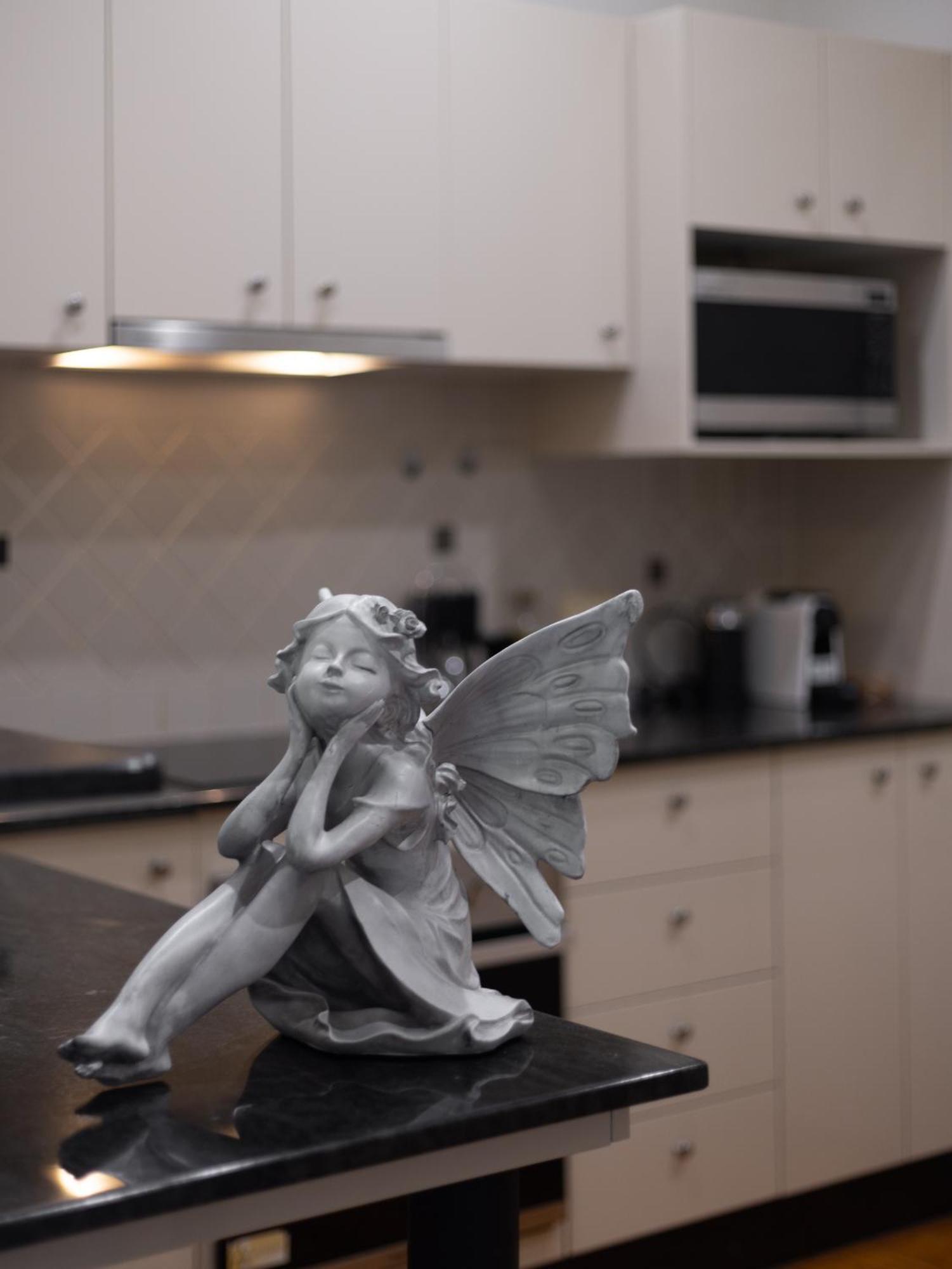 Apartment Riverside Heritage Chateau/convenient/free Carpark