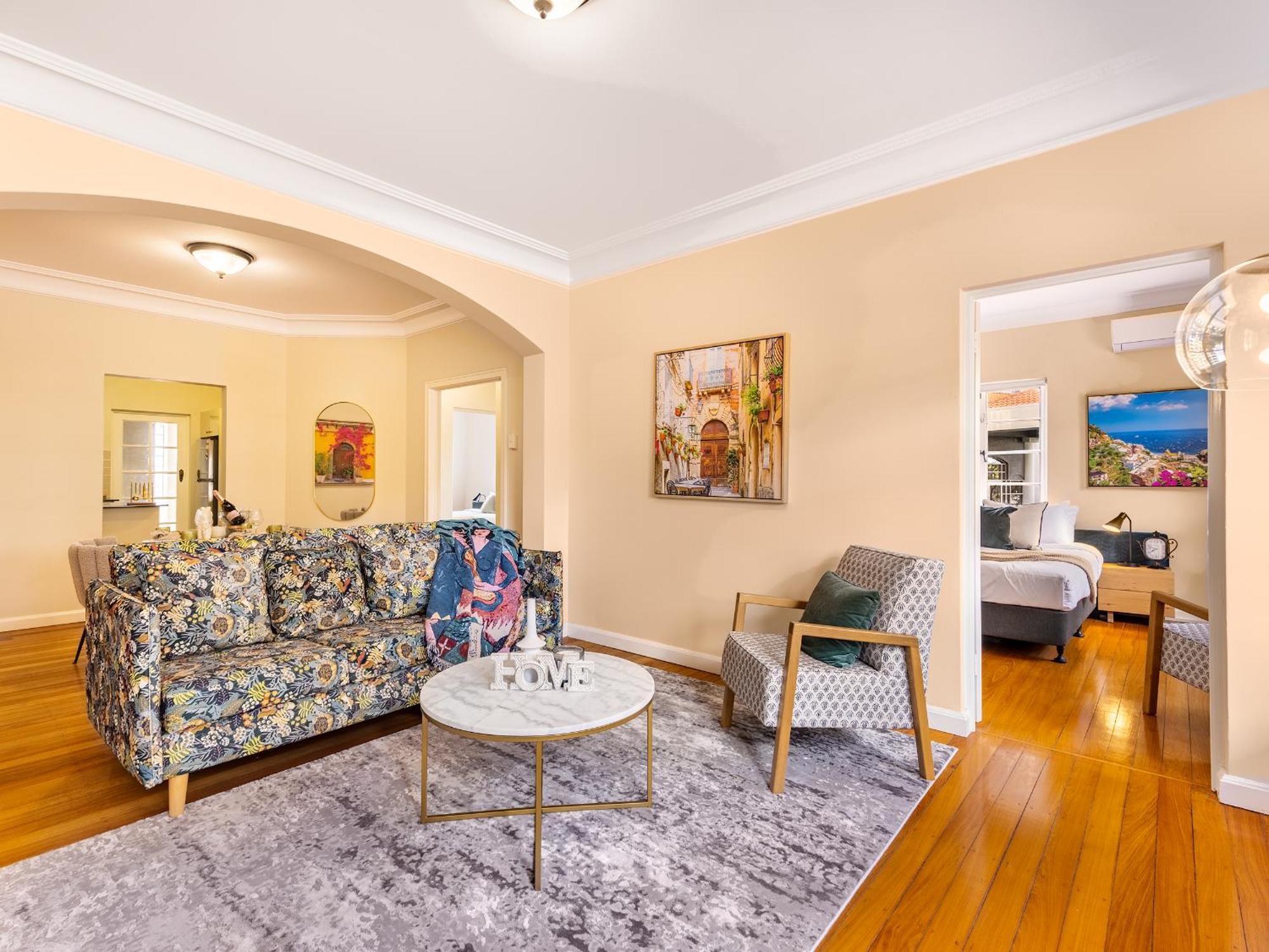 Riverside Heritage Chateau/convenient/free Carpark *