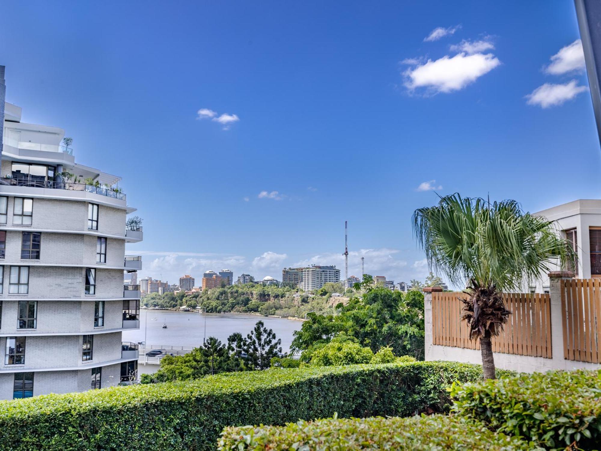 Apartment Riverside Heritage Chateau/convenient/free Carpark