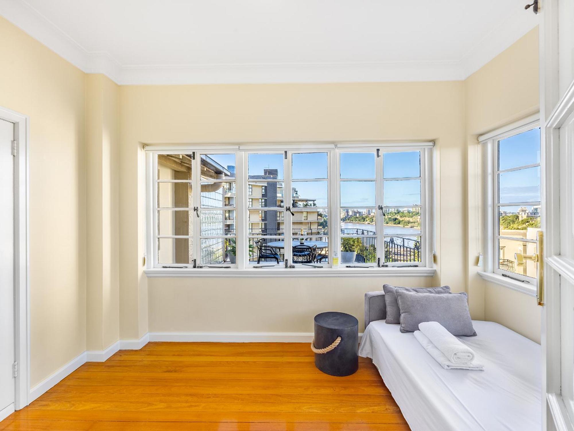 Apartment Riverside Heritage Chateau/convenient/free Carpark *