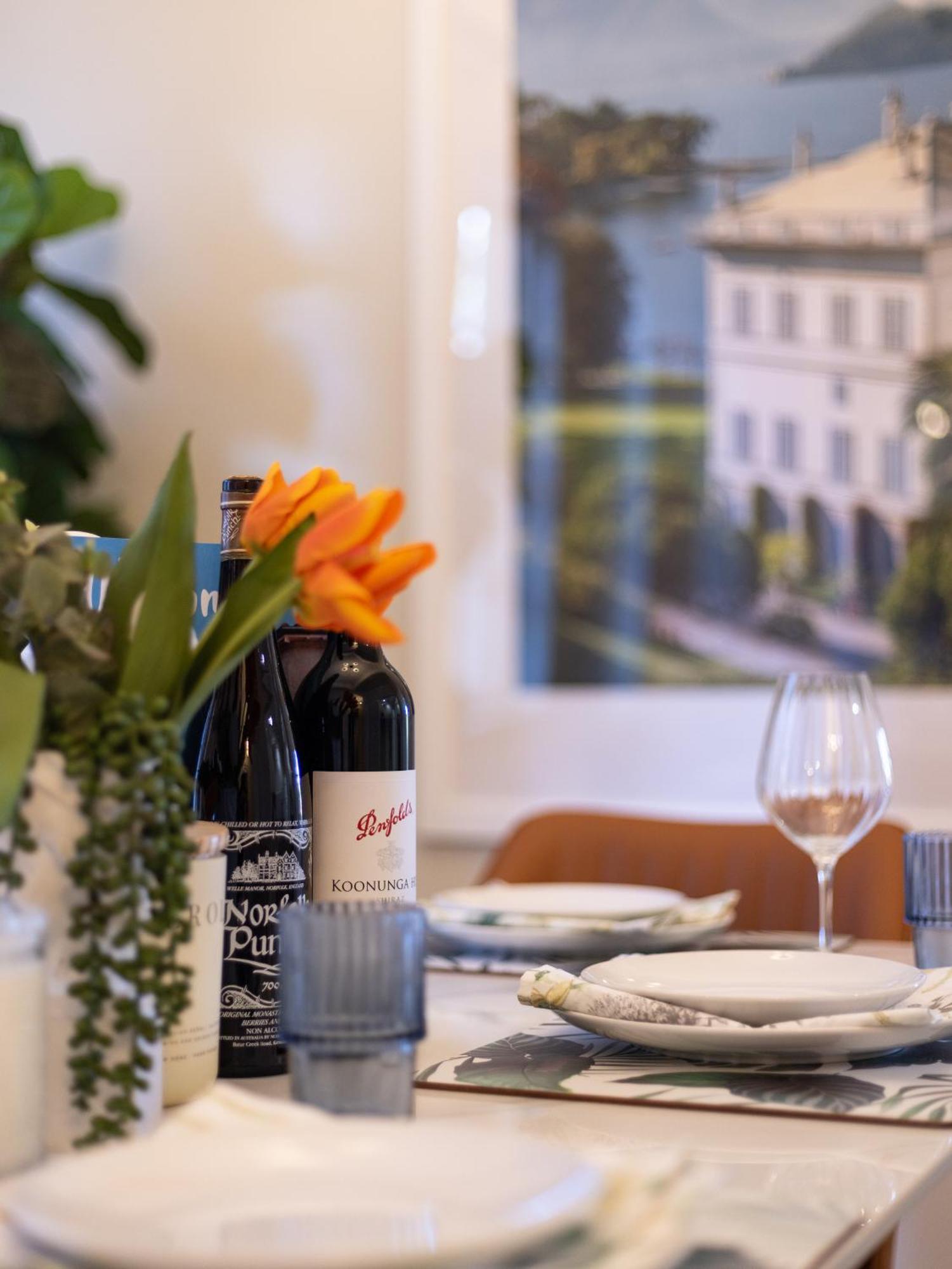 Riverside Heritage Chateau/convenient/free Carpark Apartment