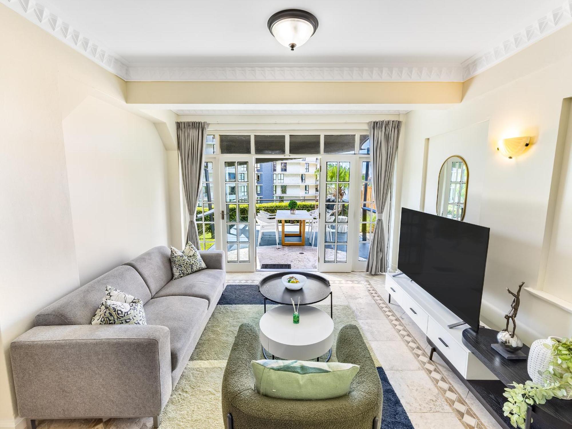 Riverside Heritage Chateau/convenient/free Carpark Apartment *