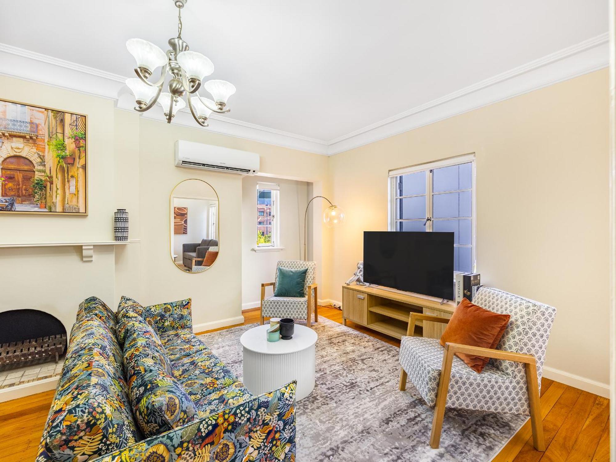 Riverside Heritage Chateau/convenient/free Carpark Apartment *