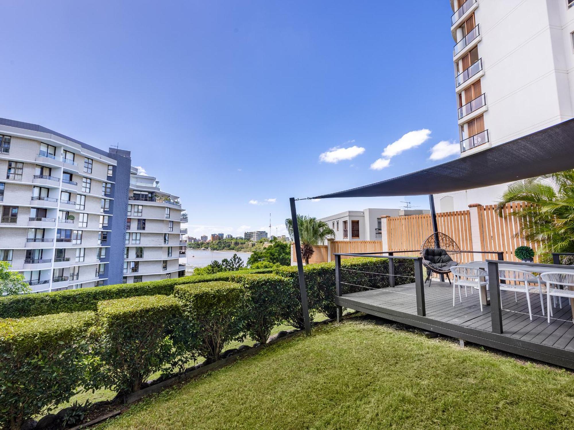 Riverside Heritage Chateau/convenient/free Carpark Apartment *