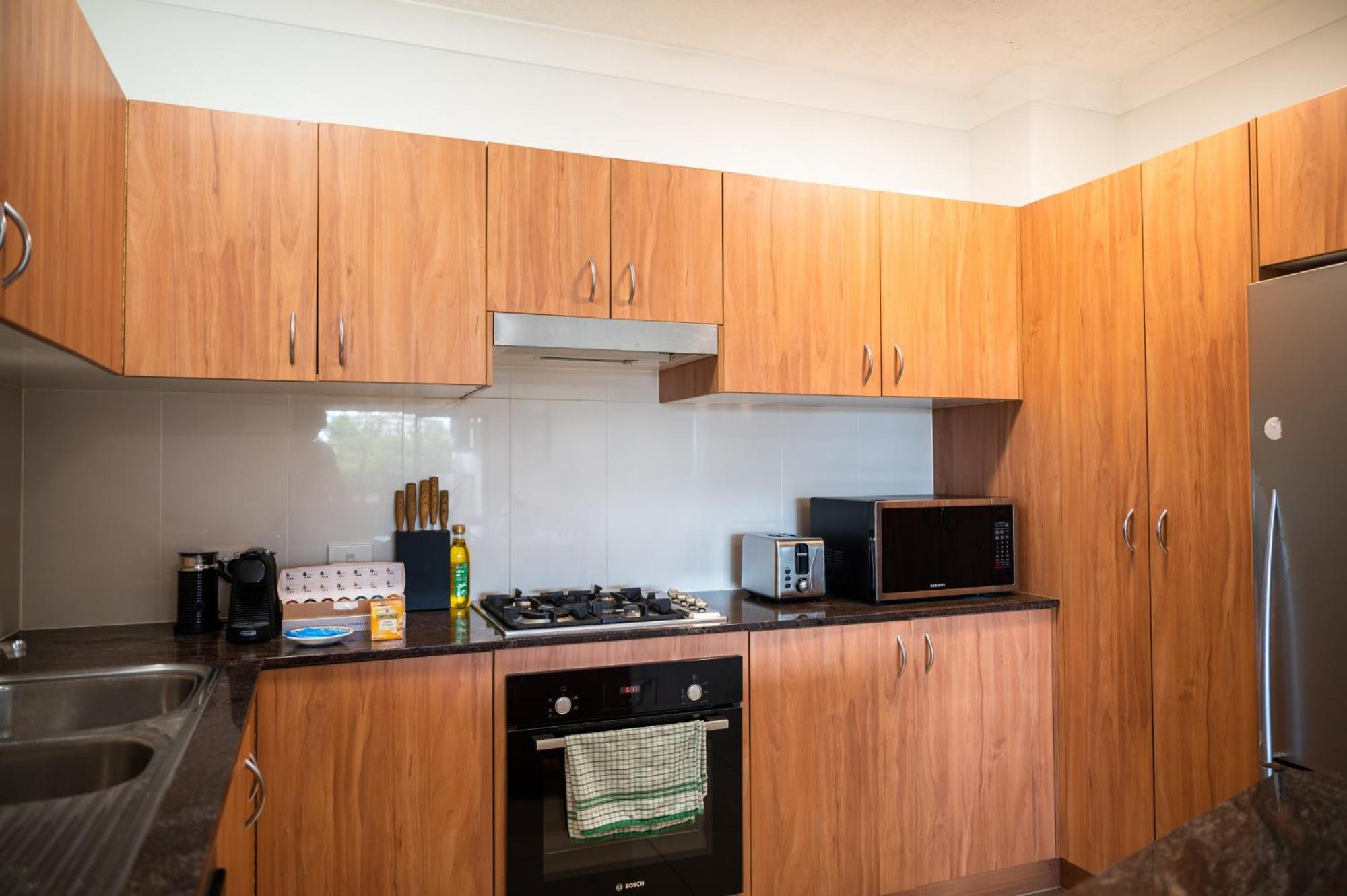 Spacious Inner City 2-bed With Parking And Balcony Brisbane
