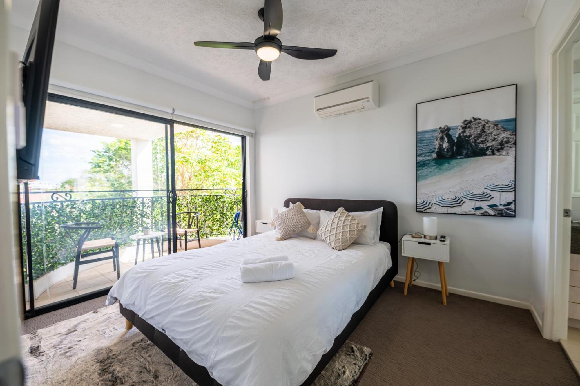 Spacious Inner City 2-bed With Parking And Balcony Apartment *