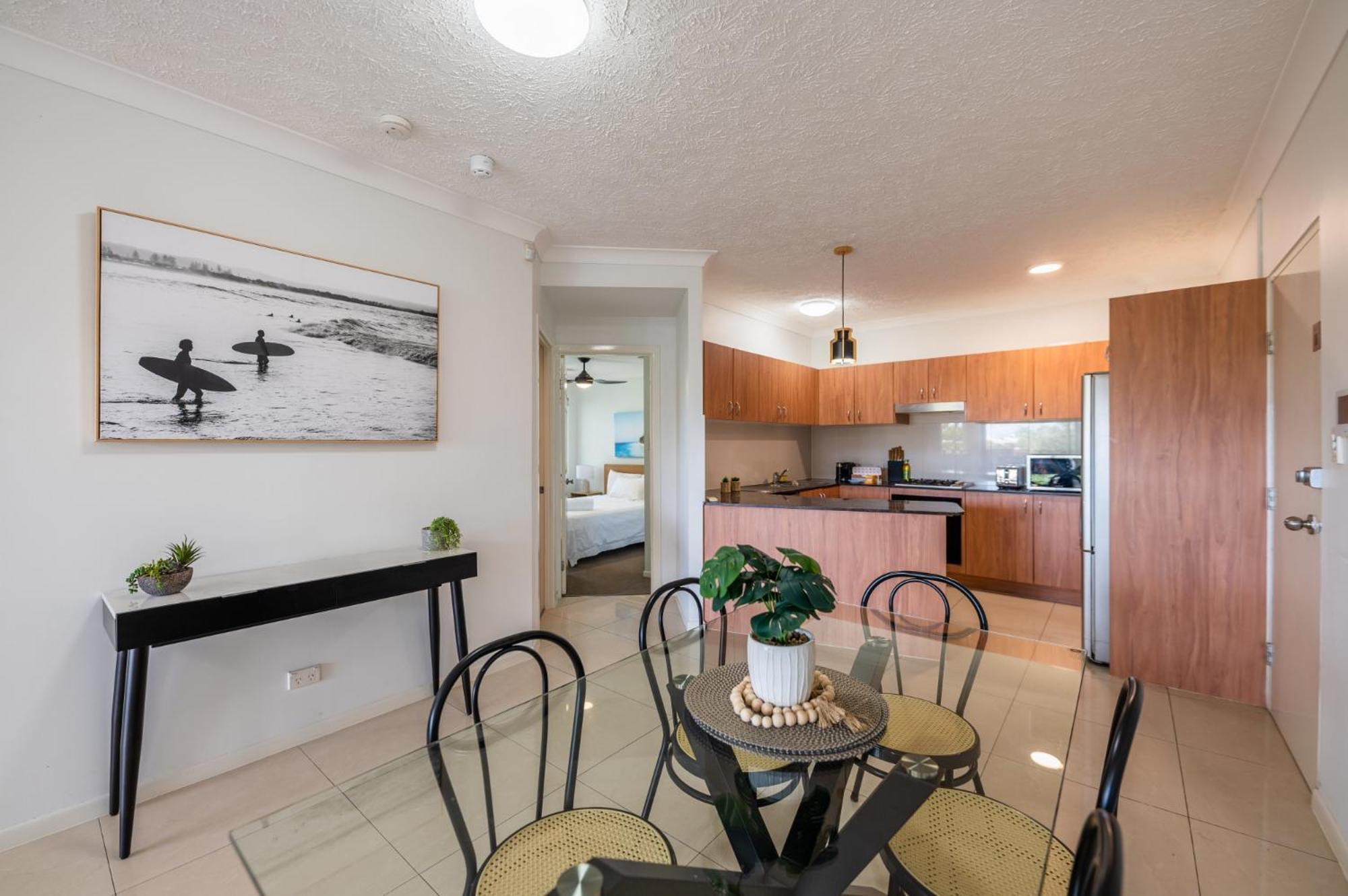 Spacious Inner City 2-bed With Parking And Balcony * Brisbane