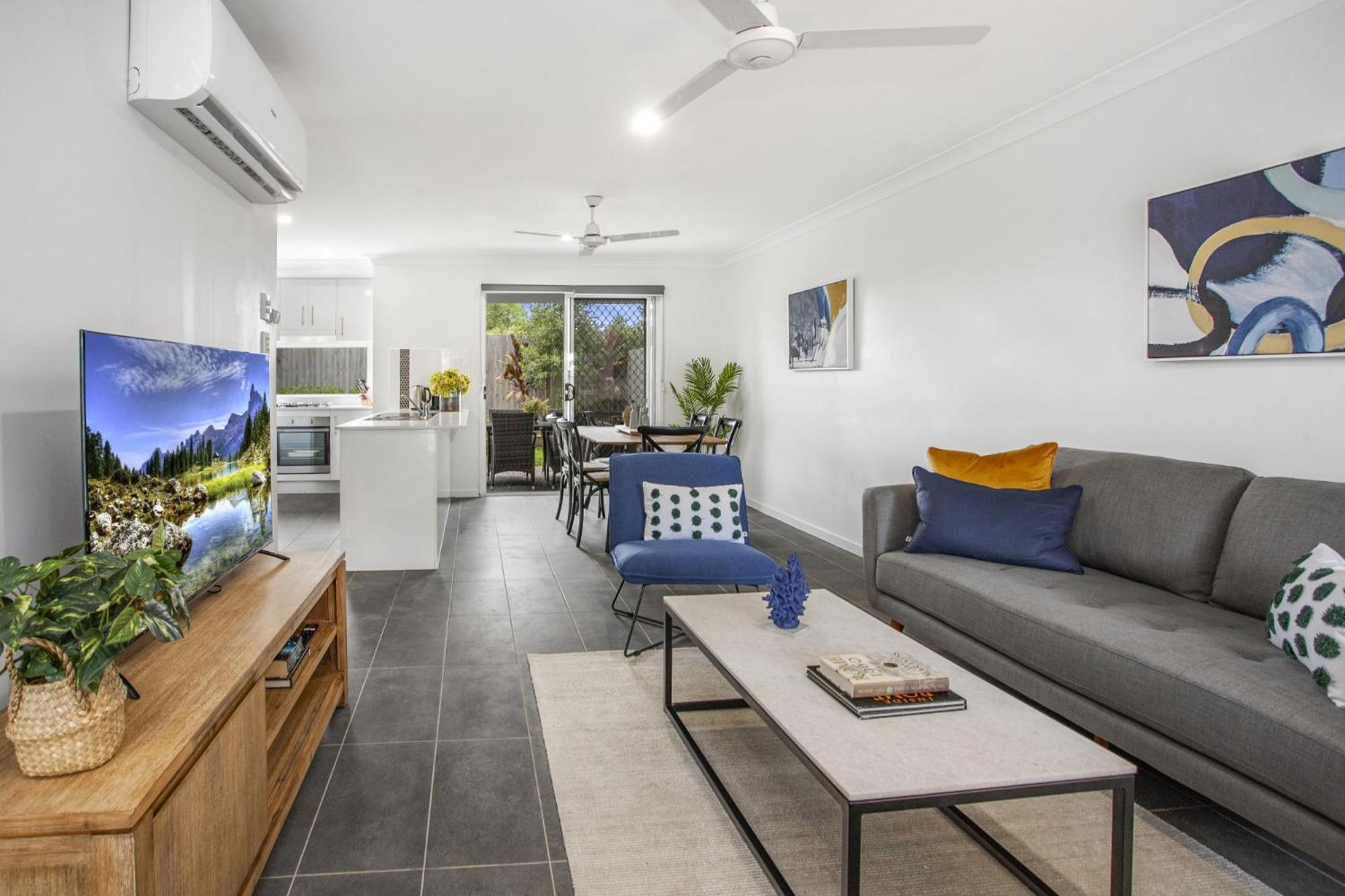 Comfortable 3-bed Retreat Close Parks Holiday home