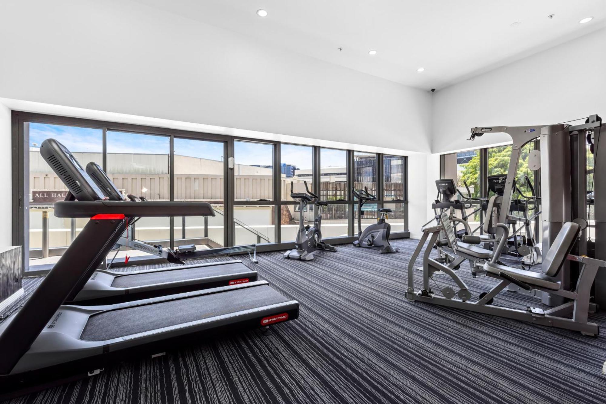 Stunning River View 2-bed With Pool, Sauna And Gym Apartment