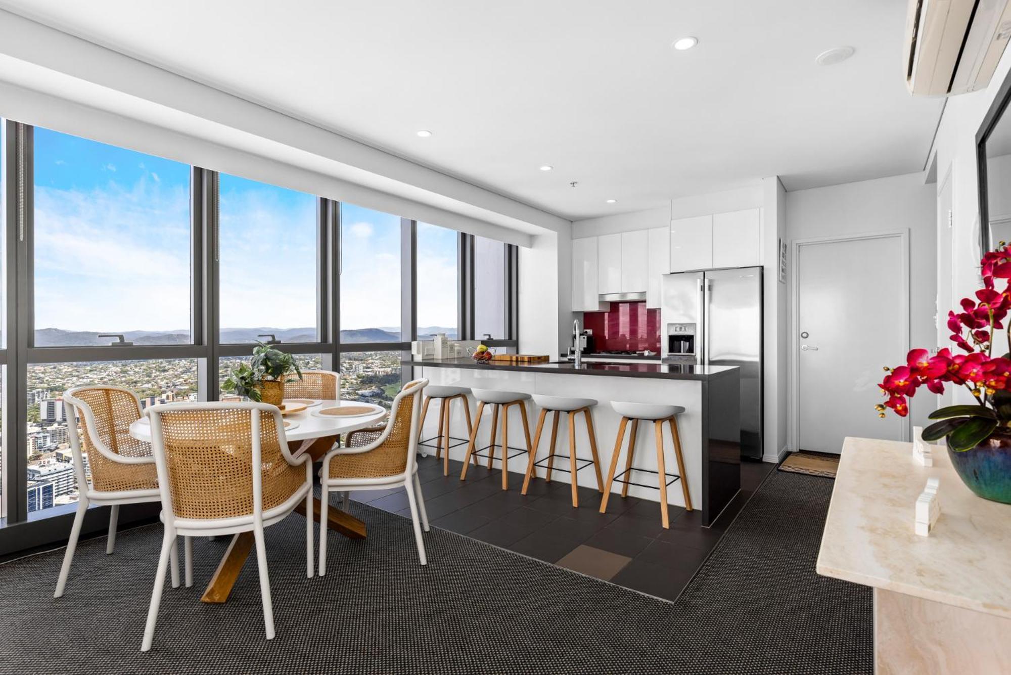 Stunning River View 2-bed With Pool, Sauna And Gym Apartment Brisbane