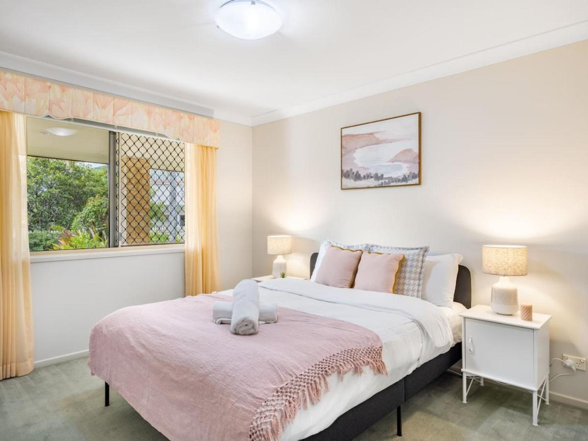 Carindale Family Home/close To Westfield & Highway *