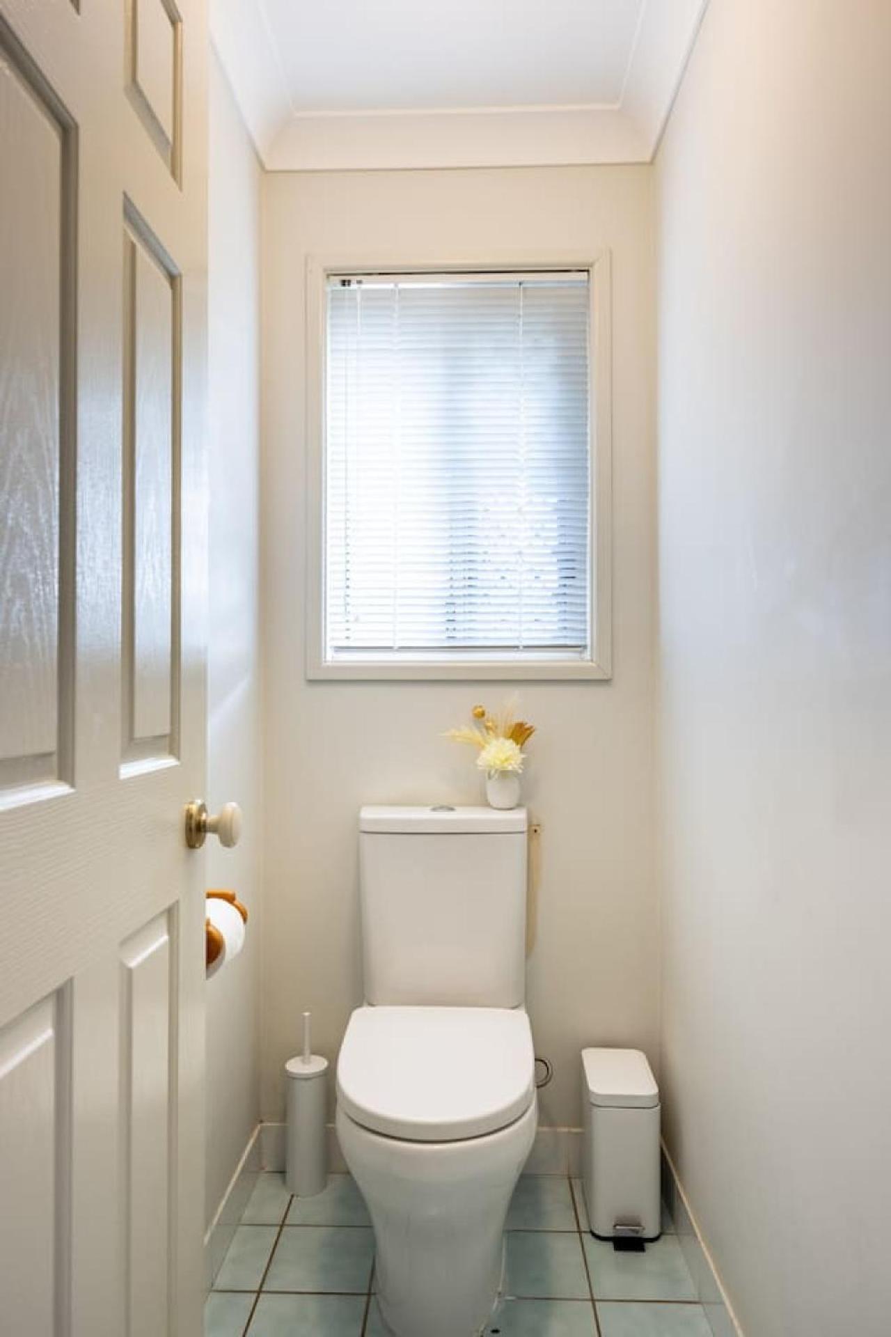 Carindale Family Home/close To Westfield & Highway